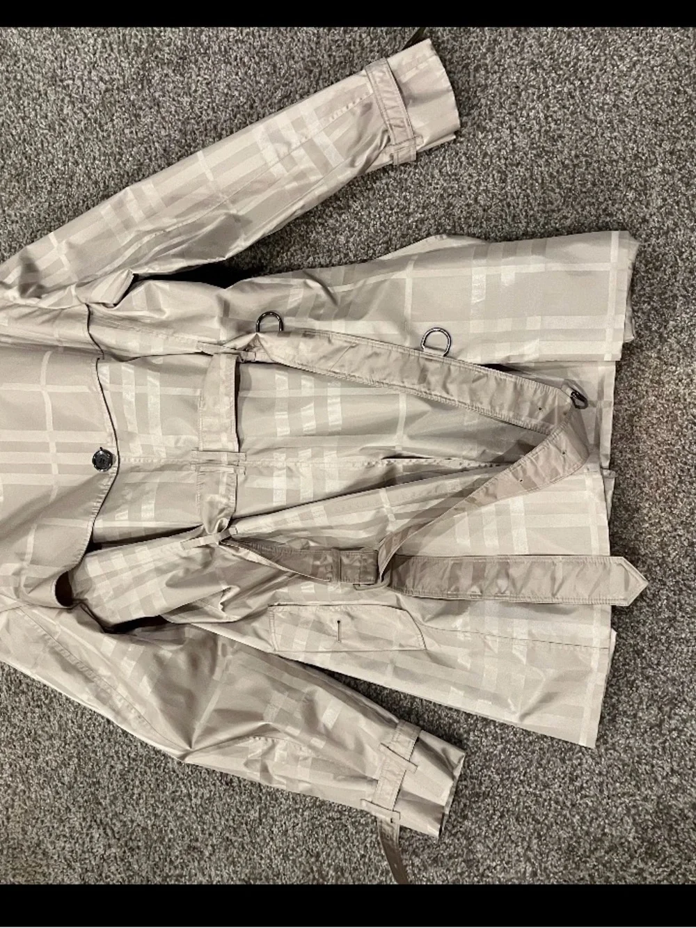 Burberry Women’s Light Beige Plaid Trench Coat - Picture 3 of 8